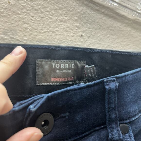 Torrid Bombshell Flare Dark Wash Sz 12 Denim Jeans Elastic Stretch Waist - Picture 2 of 9
